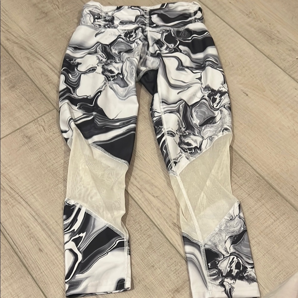 Black and White Abstract Print Leggings